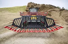 Widły VDW firmy Schmihing maja 4,75 m szerokości. Z masą 2460 kg to najcięższy model w teście.