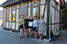 Koło gospodyń ”Nietoperki”, czyli grupa robocza, która ponownie rozkręca Dolinę Nocnych Duszków w Małej Wsi Górnej. Od lewej: Katarzyna, YYYYY, Magda, Bożena i Marysia