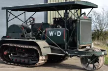 Kultowe ciągniki na aukcji. Rzadki traktor z wojny sprzedany za 370 tys. zł