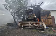 Rolnikowi spod Szamotuł spłonął kombajn i stodoła.