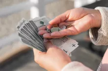 Czy córka rolnika straci rentę socjalną, gdy przejmie gospodarstwo po ojcu?