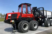 Forwarder Komatsu z napędem hybrydowym