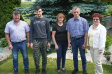 Na zdjęciu (od lewej): Mirosław Mrugała – instruktor, Arkadiusz, Maria i Marek Sprawkowie oraz Jolanta Nosowska – kierownik działu skupu OSM Krasnystaw