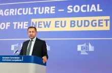 Płatność dla małych dwa razy wyższa, dopłaty ścięte nawet o 75 proc. KE ujawnia plan