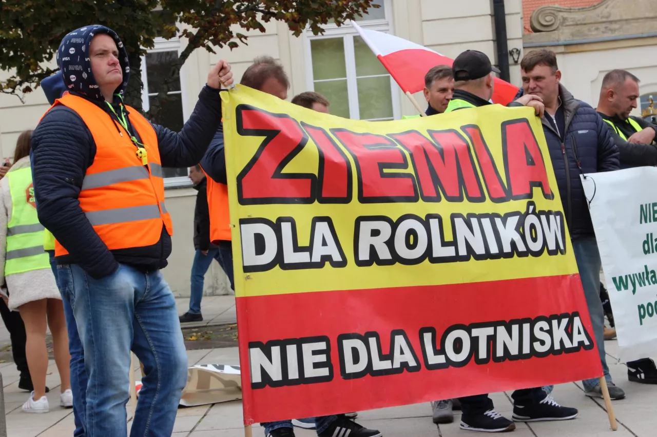 Jeden z głośny protestów przeciwko CPK, który odbył się w Warszawie