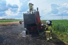 Kombajn uległ częściowemu spaleniu.