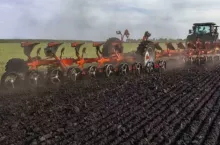 Gigant na polu. Nowy pług Kuhn robi wrażenie