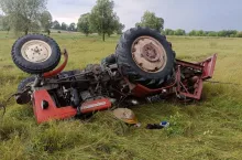 Ursus z 83-latkiem za kierownicą dachował