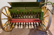 916688