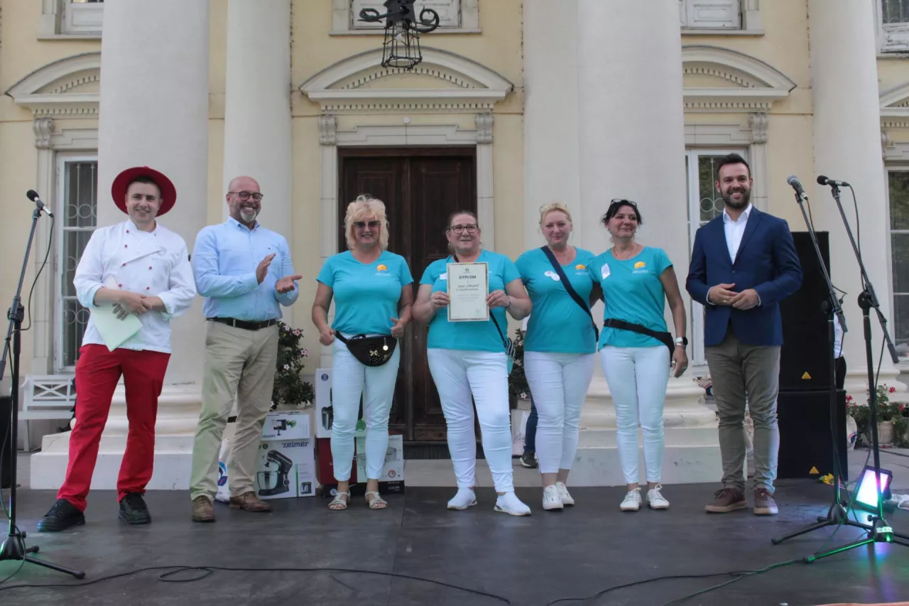 Koło „Fregata” z Międzywodzia zasłużyło swoim śledzikiem i topinamburem w objęciach śliwki i gruszki na laur zwycięzcy konkursu „Natura w duecie”