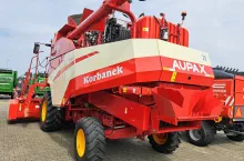 Kombajn Aupax GV100 dystrybuowany przez firmę Korbanek.