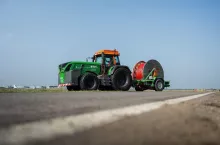 Ciągnik wykonuje prace na na lotnisku, ale zasila także inne maszyny budowlane, fot. BAM Infra Nederland