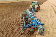 Diamant 18 może współpracować z ciągnikami o mocy nawet do 650 KM. Maszyna może liczyć 8 korpusów