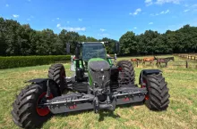 Według informacji OC-Group ciągnik Fendt 728 Vario został przebudowany do prac przemysłowych.