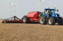 Od umiejętności traktorzysty zależy jakość wykonanej pracy, fot. Adam Ładowski