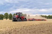 Na tym zdjęciu doskonale widać jakim potencjałem dysponuje największa brona talerzowa w ofercie firmy Pottinger, fot. mat. prasowe