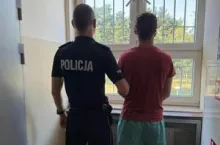 913687