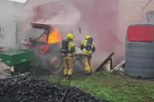 Ogień szybko zajął kabinę ciągnika rolniczego