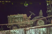 Ciągnik International Harvester A14 Shop Mule na pokładzie zatopionego amerykańskiego lotniskowca USS Hornet