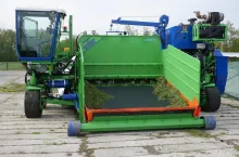 prasa silosująca Budissa Bagger RT 8000 Profi Kombi na placu