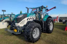 Ciągnik prezentuje się bardzo masywnie, przedni TUZ może unieść do 4 ton, fot. mw