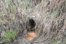 Rów melioracyjny z przepustem