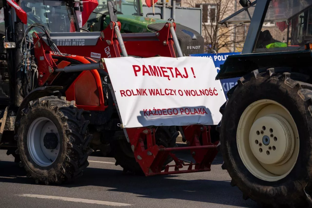 Rolnicy protestują przeciw polityce rządu i UE