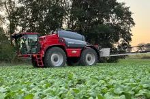 Opryskiwacz samojezdny Horsch Leeb 8.300 PT na polu w uprawie