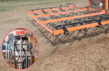 W tym gospodarstwie stara brona dostała drugie życie i pomaga w utrzymaniu porządku.