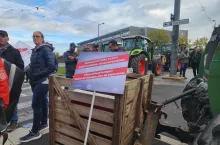 Rolnicy z całej Europy protestowali w Strasburgu przeciwko propozycji Komisji Europejskiej włączenia Wspólnej Polityki Rolnej do krajowych planów budżetowych. Na transparentach widniały hasła sprzeciwiające się ”jednemu planowi krajowemu”.