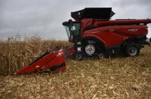 Kombajn AF10 napędzany jest silnikiem FPT Cursor o pojemności 16 l i mocy 775 KM