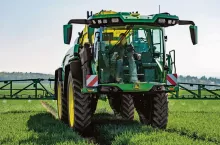 Jedną z najważniejszych innowacji modelu 500R jest kabina premium , która została przeprojektowana w celu optymalizacji widoczności ramienia opryskiwacza , zapewniając operatorom doskonałą widoczność w miejscu pracy, fot. mat. prasowe