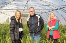 Prof. Joanna Kobus-Cisowska (po lewej), prof. Piotr Szulc i Barbara Majoch – właścicielka AgriSmart