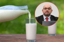 butelka mleka, dwie szklanki z mlekiem, twarzy Hydzika