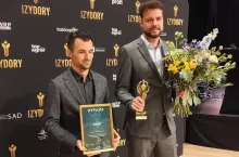 Wojciech Kuśmierczyk i Tomasz Stefaniuk na gali Izydory 2025