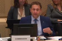 Komisarz UE ds. rolnictwa Christophe Hansen podczas obrad Rady ds. Rolnictwa i Rybołówstwa (AGRIFISH) 17 listopada 2025 r. w Brukseli. Hansen odnosił się do propozycji reformy WPR po 2027 r. i wskazywał na konieczność dalszych prac nad kluczowymi elementami pakietu.