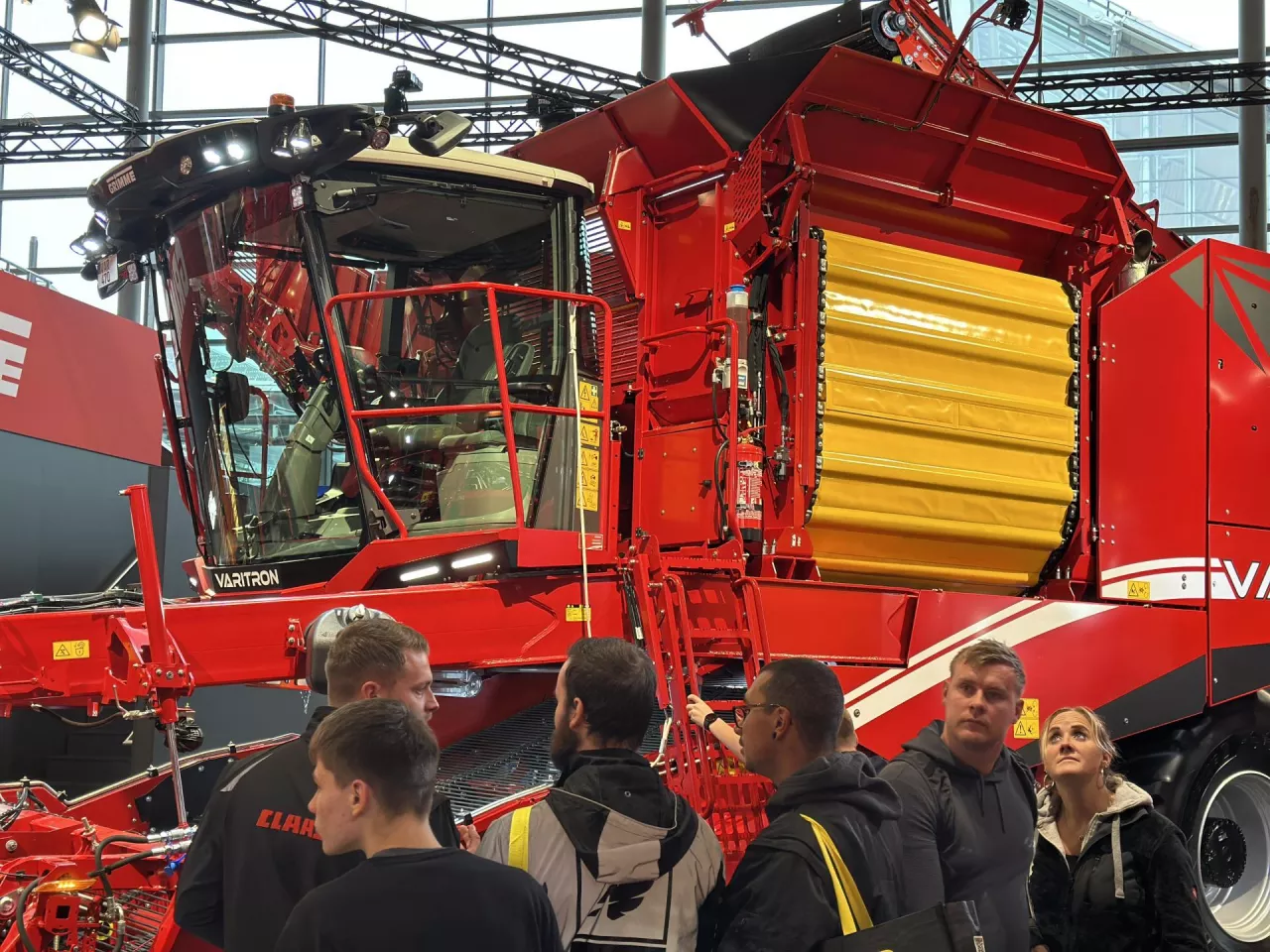 Nowy kombajn Grimme Varitron 470 XL zaskakuje. Pomieści aż 11 ton ziemniaków