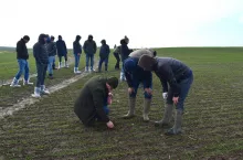 Ten rok pokazał, że potrzebujemy w gospodarstwach maszyn, które mają wysoką wydajność żeby jak najlepiej wykorzystać krótkie okna pogodowe
