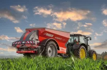 Zaczepiany rozsiewacz Axent wspomagany jest rozwiązaniem FlexBin. Jest to system sterowania przepływem dwóch materiałów w czasie rzeczywistym