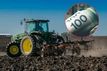 pole, traktor, banknoty 