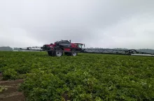 913711