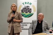 Małgorzata Gromadzka i prowadzący spotkanie Tomasz Bogucki