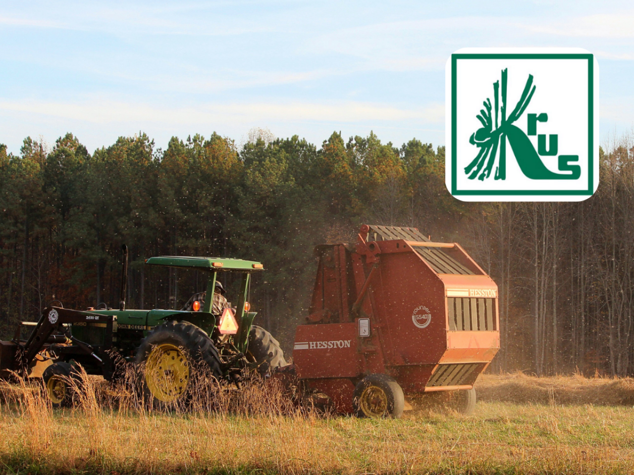 pole, maszyna rolnicza, logo KRUS po prawej u góry