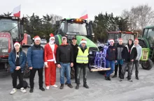 Rolnicy z gminy Barcin tuż przed rozpoczęciem przejazdu traktorami do Żnina