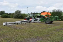 Rozwiązania opracowane przez firmę AMAZONE pozwalają na optymalizowanie dokładności dawki cieczy roboczej zarówno w przypadku aplikacji punktowej, jak i powierzchniowej