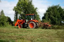 ciągnik, kioti, ciągnik w terenie