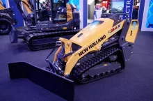 892403
