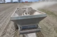 825203