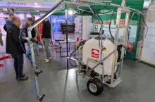 Mały opryskiwacz Wanner do jagodowych uprawianych w tunelu