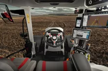 Komfort w kabinie zapewniany jest przez półaktywne zawieszenie i nową niezależną zawieszoną przednią oś